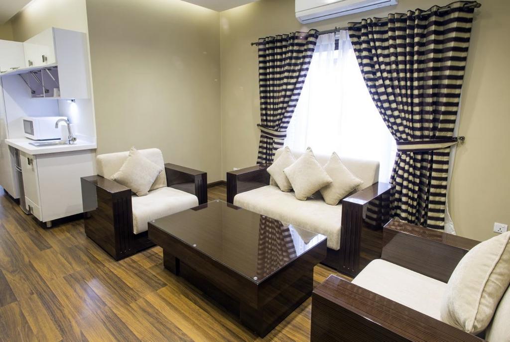 Royaute Luxury Suites And Hotel Gulberg Lahore Habitación foto