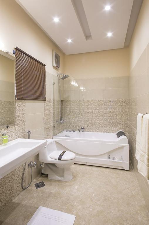 Royaute Luxury Suites And Hotel Gulberg Lahore Habitación foto
